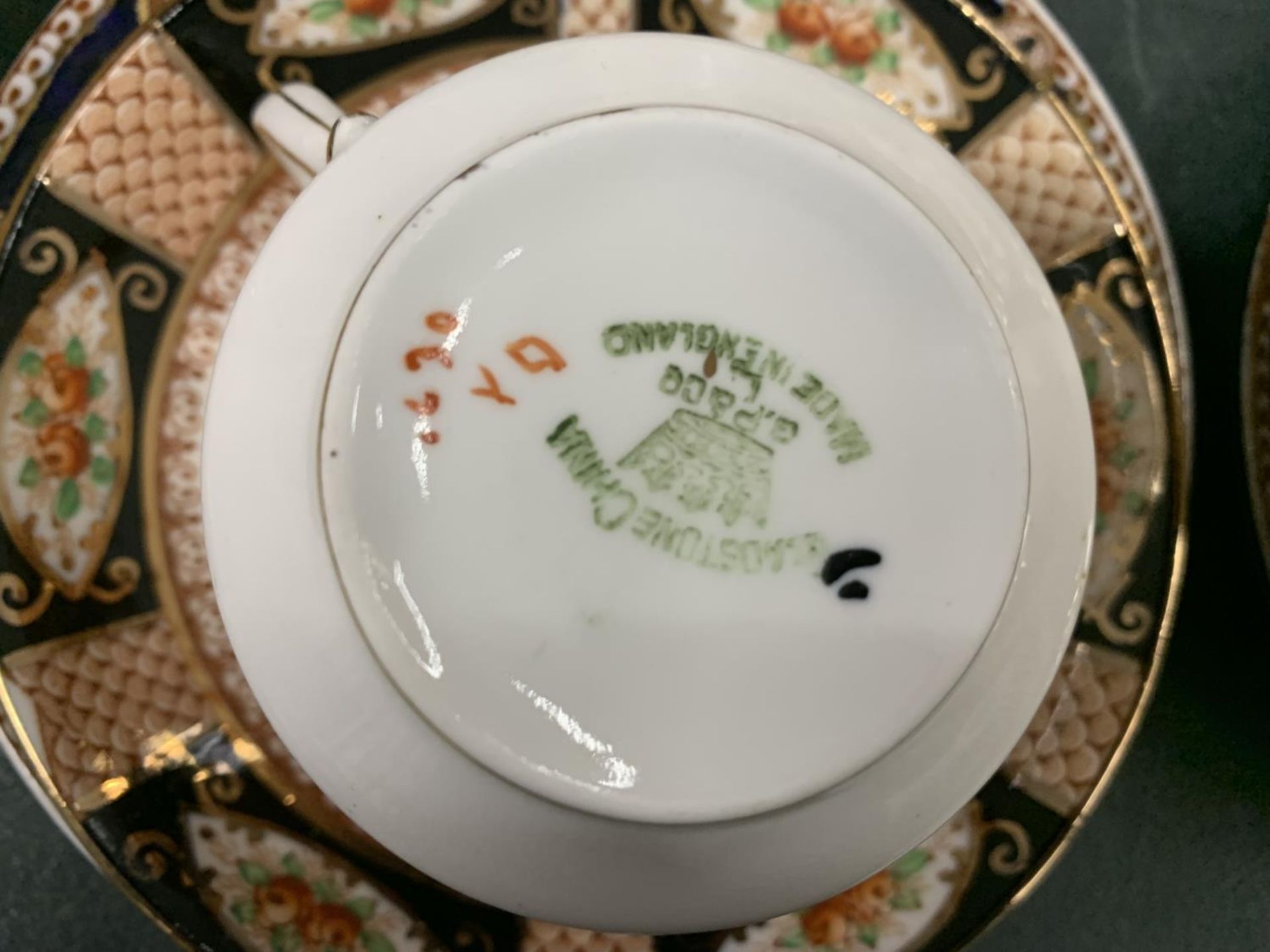 A QUANTITY OF CHINA CUPS, SAUCERS, PLATES, ETC TO INCLUDE PARAGON 'ROCKINGHAM', SPODE, ROYAL - Image 6 of 6