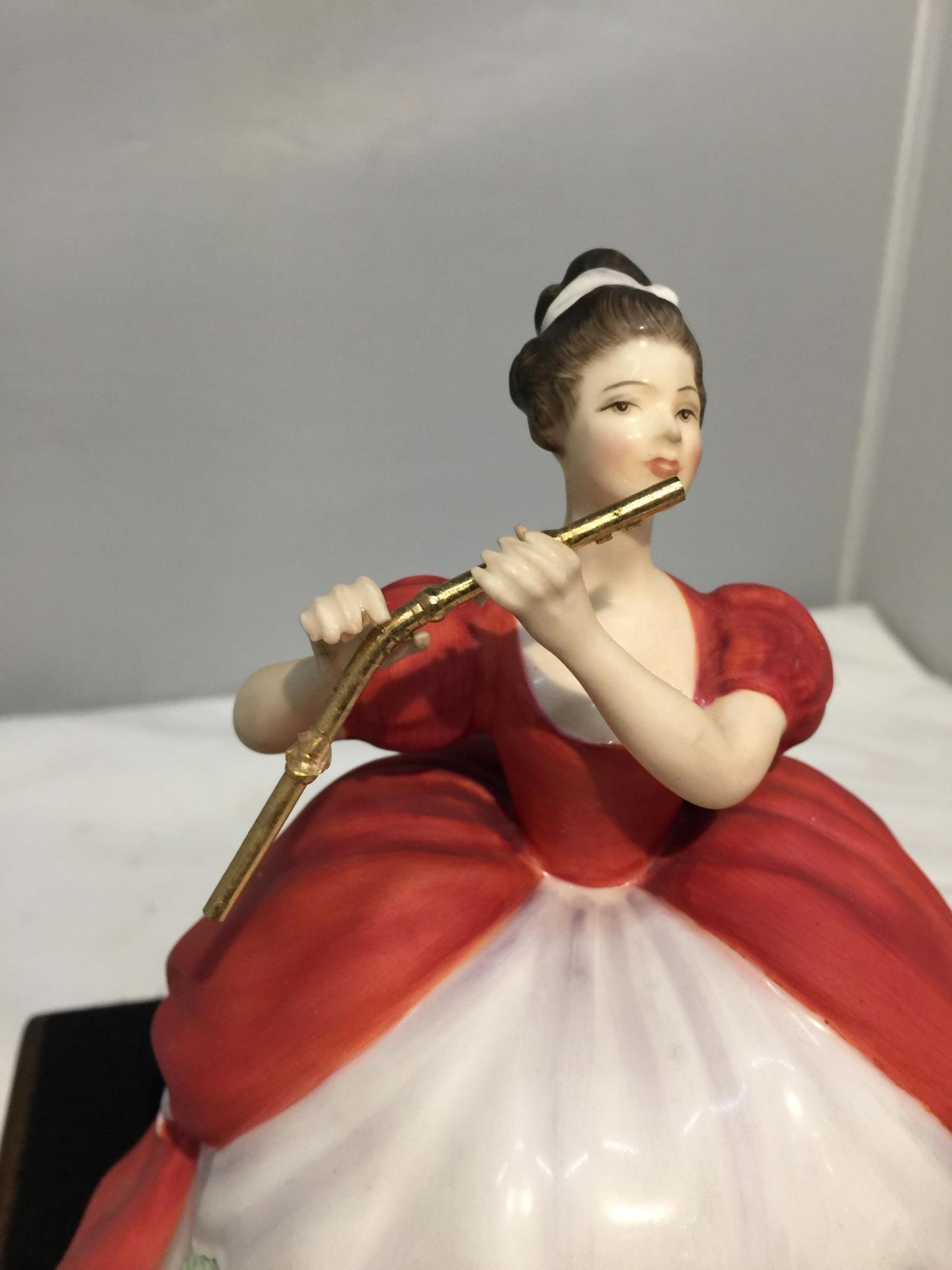 A ROYAL DOULTON FIGURINE, FLUTE HN2483, MODELLED BY PEGGY DAVIES AS PART OF THE LADY MUSICIANS - Image 3 of 8