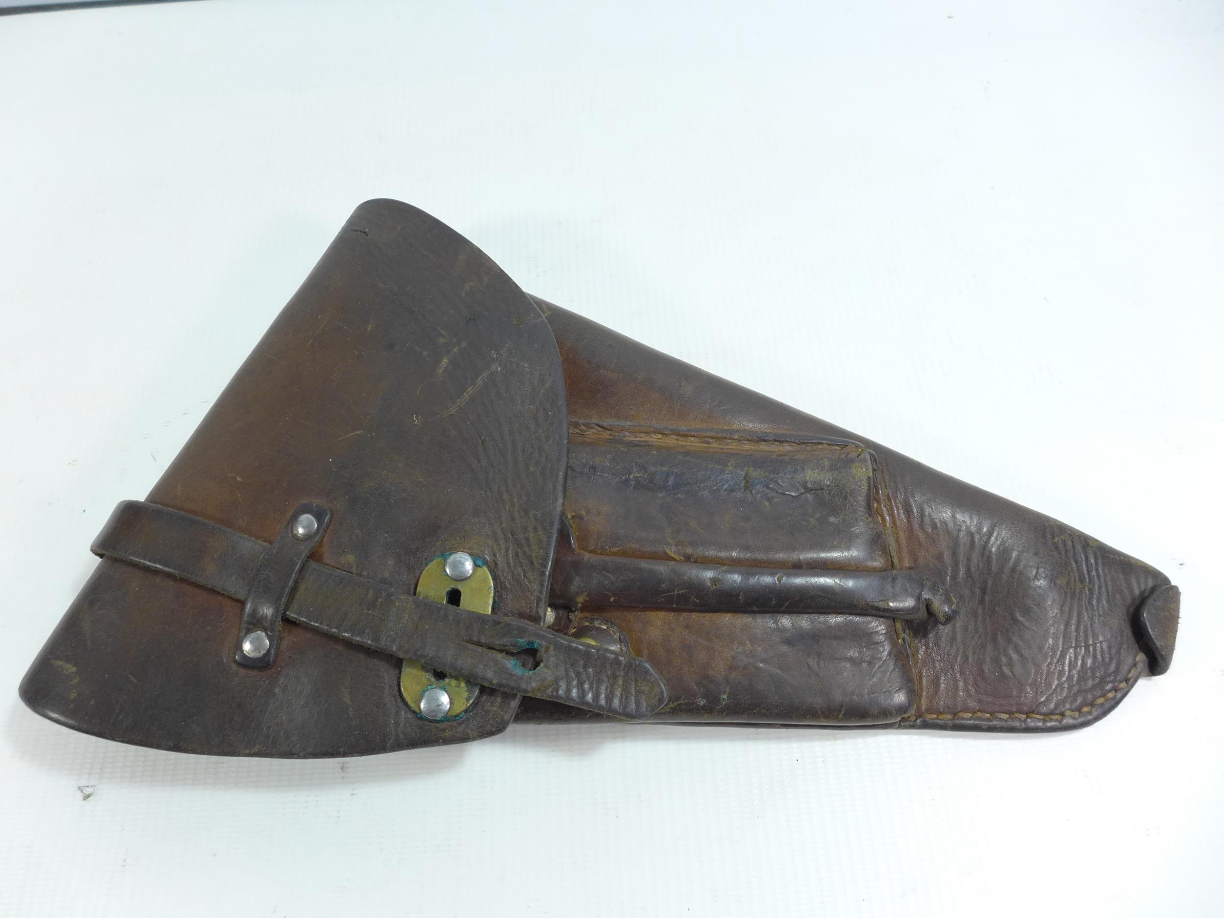 A MID 20TH CENTURY LEATHER PISTOL HOLSTER