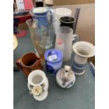 AN ASSORTMENT OF GLASS AND CERAMIC ITEMS TO INCLUDE JUGS AND VASES ETC