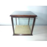 A WOOD GLAZED DISPLAY CASE WITH LIFT UP LID, 33 X 32.5CM, HEIGHT 34.CM