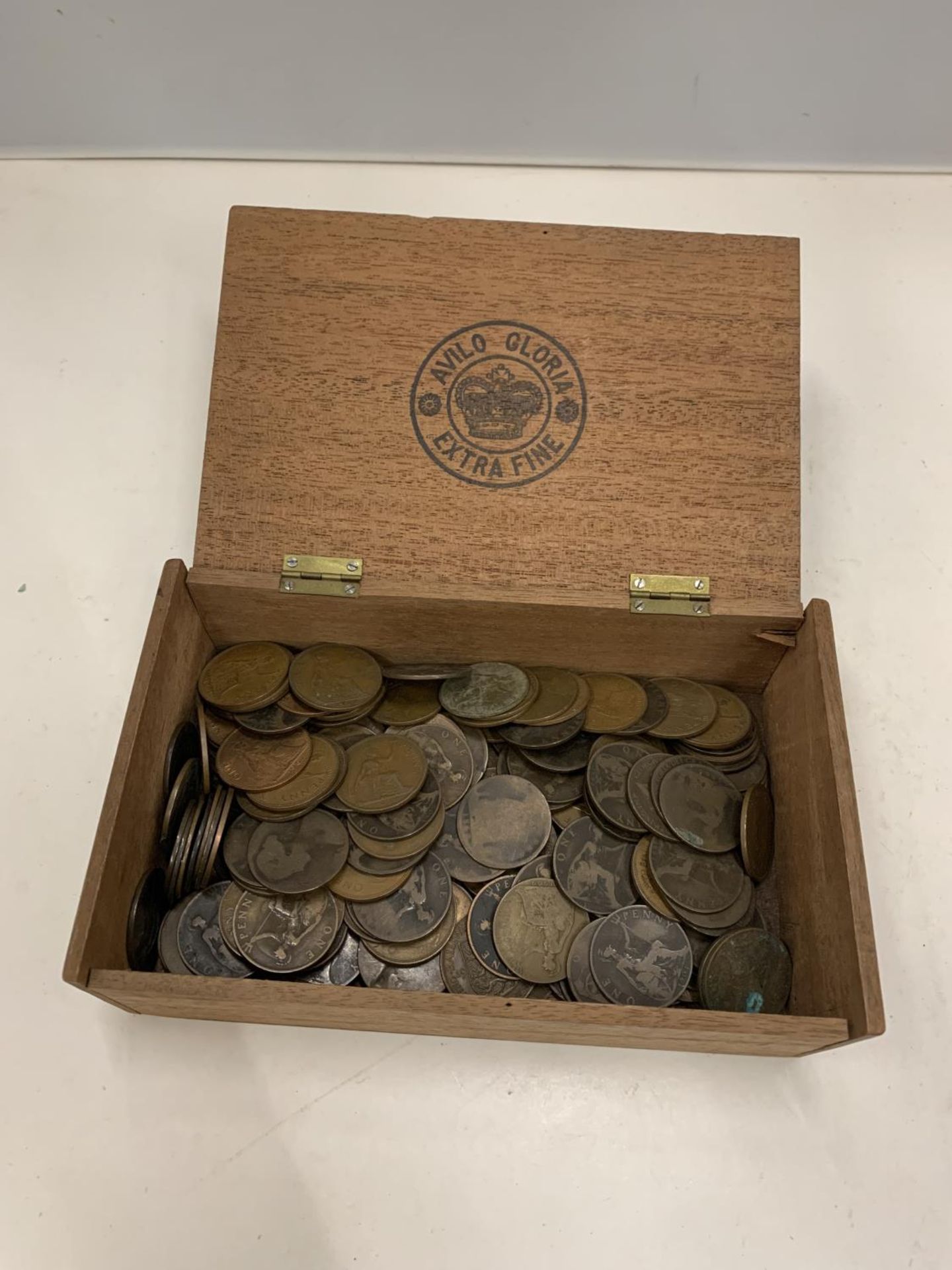 A BOX OF PENNIES - Image 2 of 3