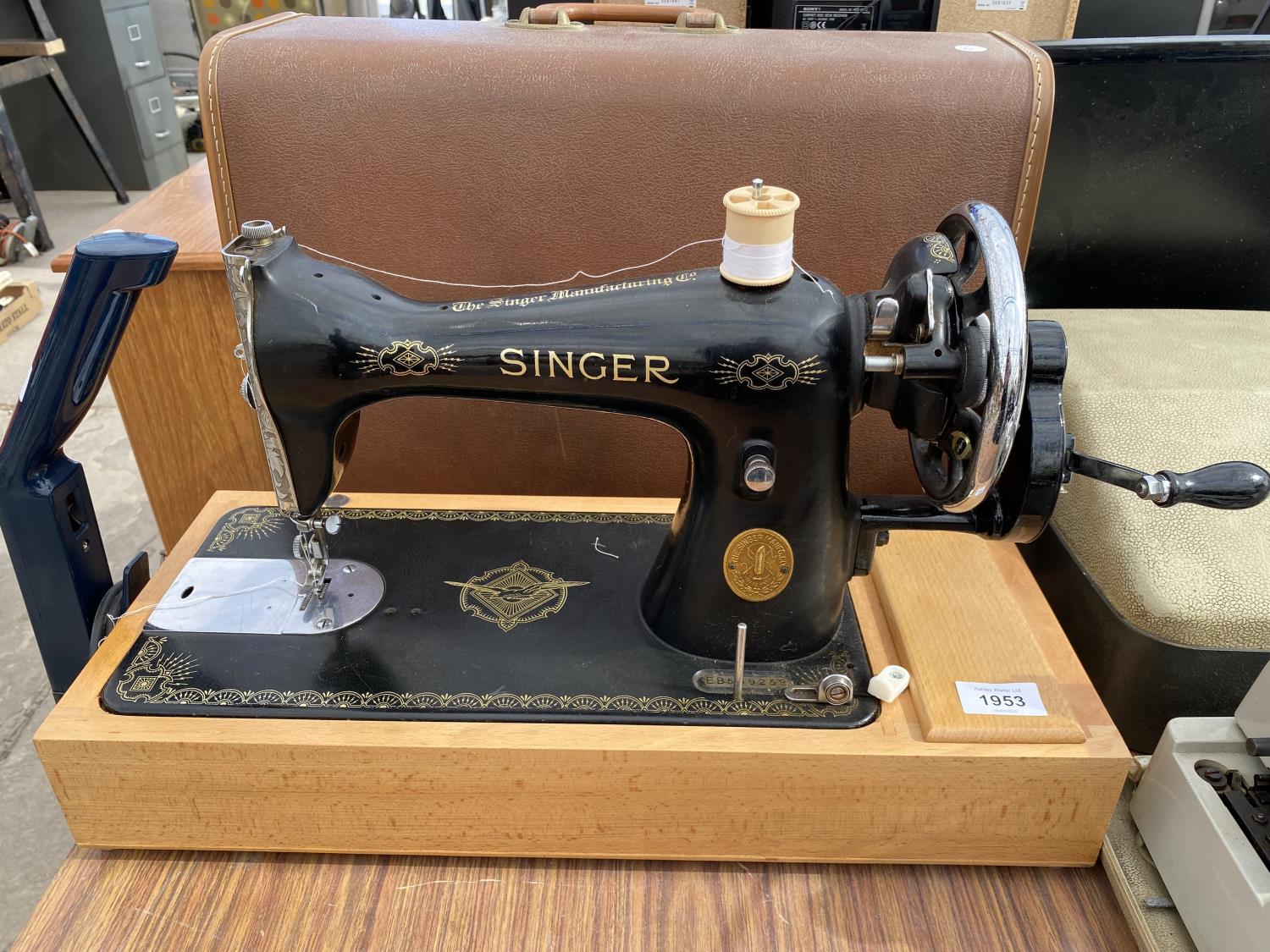 A VINTAGE SINGER SEWING MACHINE WITH CARRY CASE