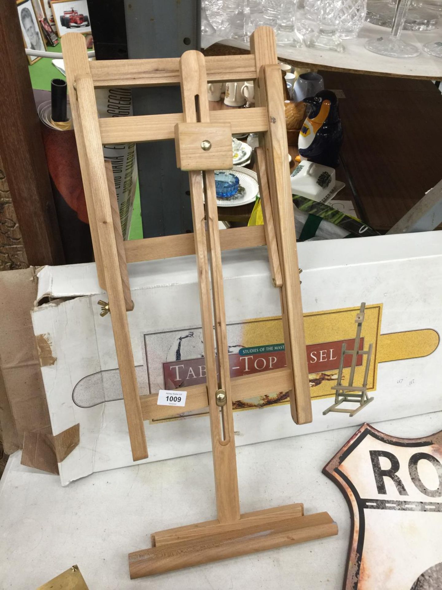 A TABLE TOP ARTISTS EASEL