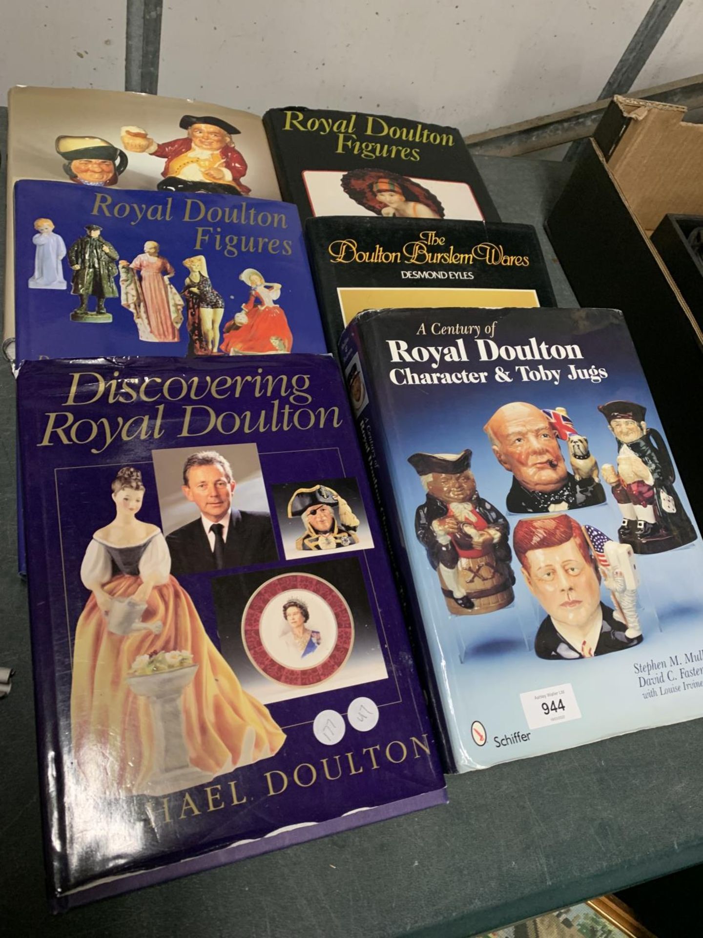 SIX HARDBACK BILL HARPER REFERENCE BOOKS, FIVE ROYAL DOULTON AND ONE ABOUT TOBY AND CHARACTER JUGS - Image 2 of 2