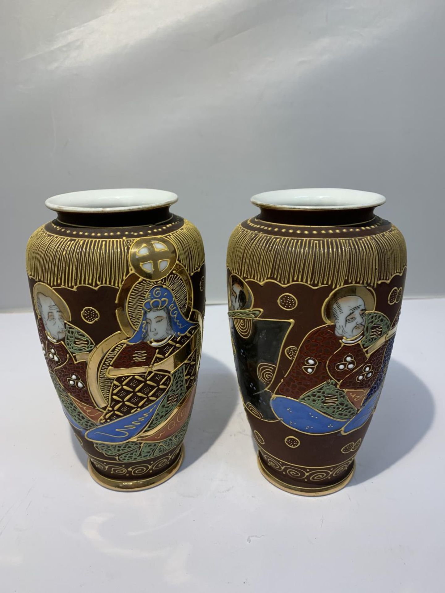 A PAIR OF SATSUMA VASES APPROXIMATE HEIGHT 7.25INCH