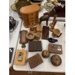 A QUANTITY OF TREEN ITEMS TO INCLUDE, BOXES, A NOVELTY CIGARETTE DISPENSER, CHEST OF DRAWERS