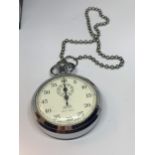 A SMITHS 1/5TH SEC STOP WATCH SEEN WORKING BUT NO WARRANTY WITH A PRESENTATION BOX