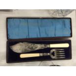 A SILVER PLATED BOXED FISH CARVING SET