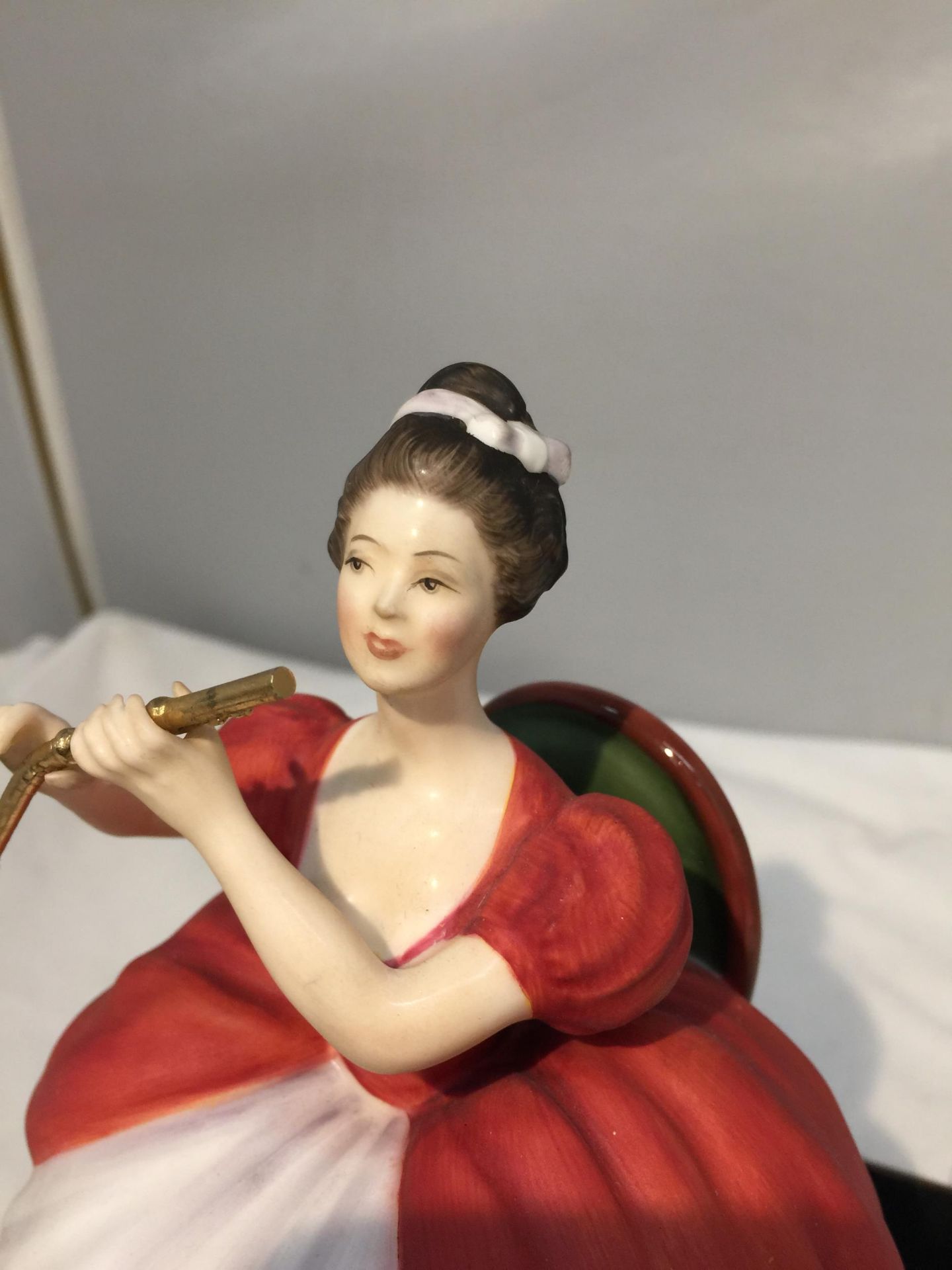 A ROYAL DOULTON FIGURINE, FLUTE HN2483, MODELLED BY PEGGY DAVIES AS PART OF THE LADY MUSICIANS - Image 4 of 8