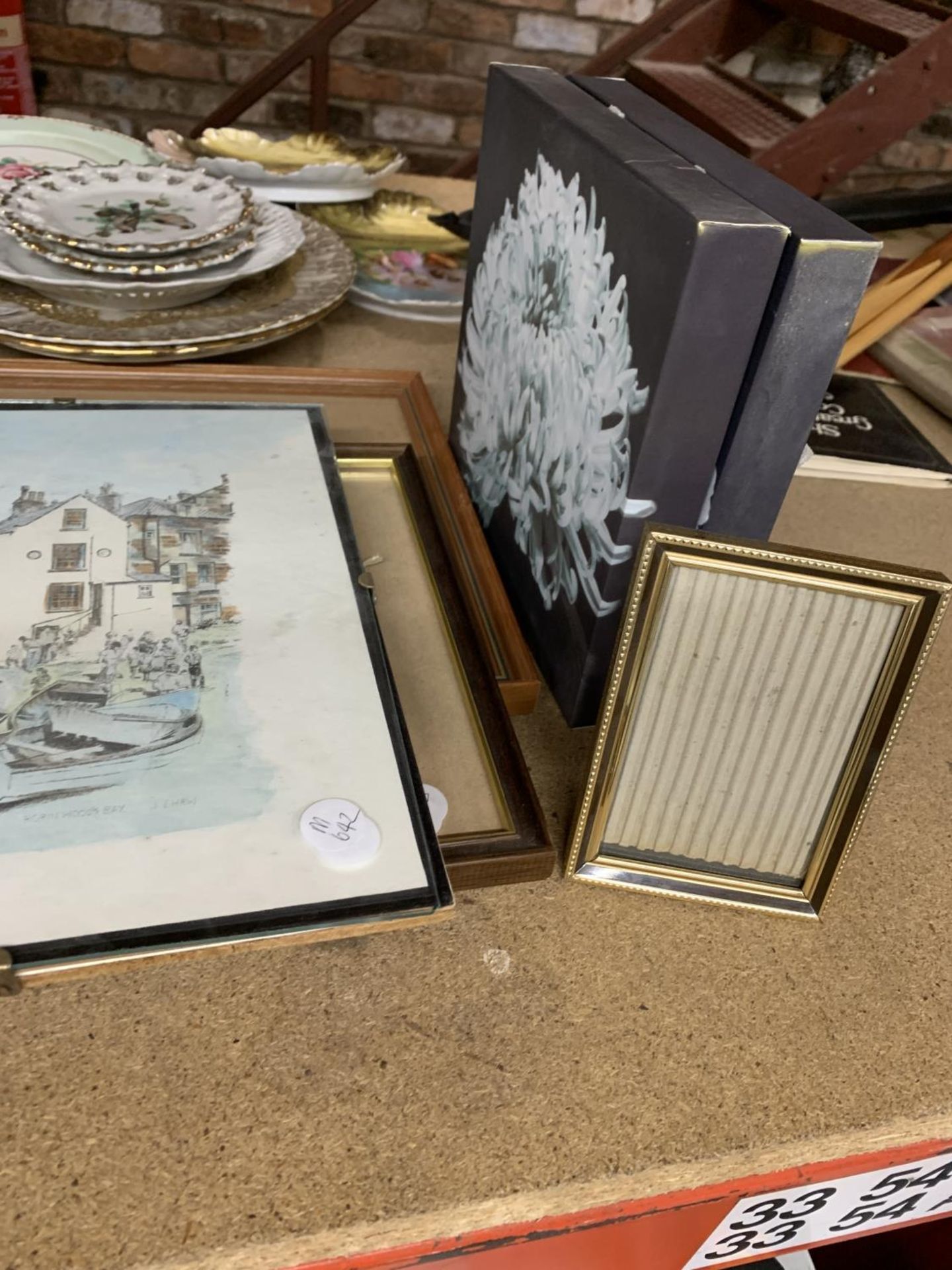 A NUMBER OF PICTURE FRAMED AND A CERAMIC VASE - Image 5 of 5