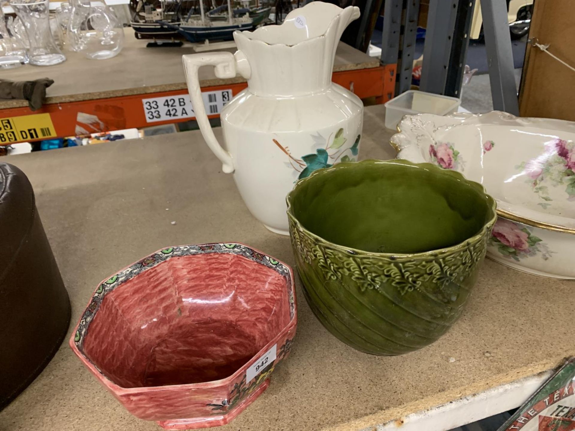A FLORAL PATTERNED LUSTRE PLANTER WASH BOWL AND JUG AND GREEN PLANTER - Image 2 of 3