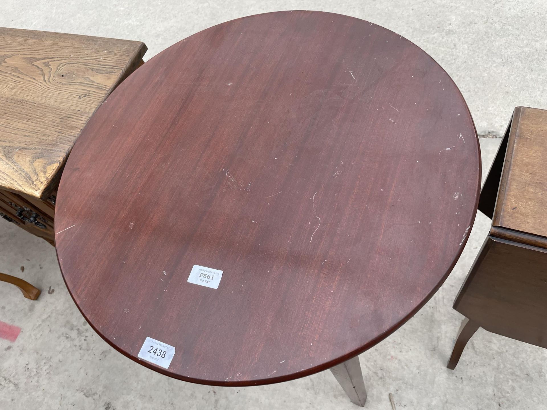 A MODERN PUB TABLE, 22" DIAMETER - Image 2 of 3