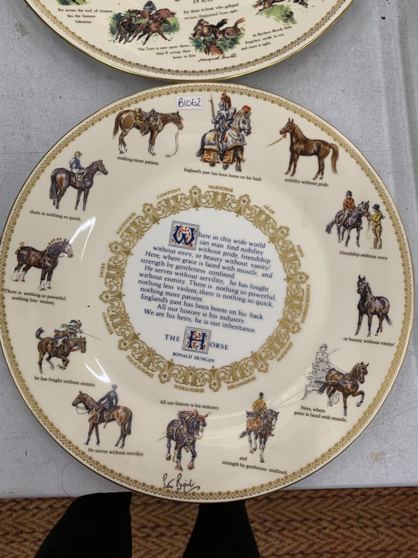 TWO AYNSLEY COLLECTORS PLATES 'THE HORSE' RONALD DUNCAN AND 'THE GRAND NATIONAL' MICHAEL GILLOW - Image 2 of 4