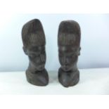 A PAIR OF AFRICAN CARVED HARDWOOD HEADS, HEIGHT 26.5CM