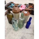 AN ASSORTMENT OF GLASS AND STONE WARE ITEMS TO INCLUDE BOTTLES AND FLAGGONS ETC