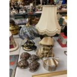 A QUANTITY OF ITEMS TO INCLUDE THREE LAMPS, SHELLS, AND A TRINKET BOX