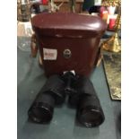 A PAIR OF CARL ZEISS BINOCULARS WITH LEATHER CASE