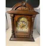 A MAHOGANY WESTMINSTER CHIMING BRACKET CLOCK WITH A DECORATIVE GILDED FACE AND KEY