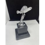 A CHROME SPIRIT OF ECSTASY FIGURE ON A MARBLE BASE - 12.5 CM TALL