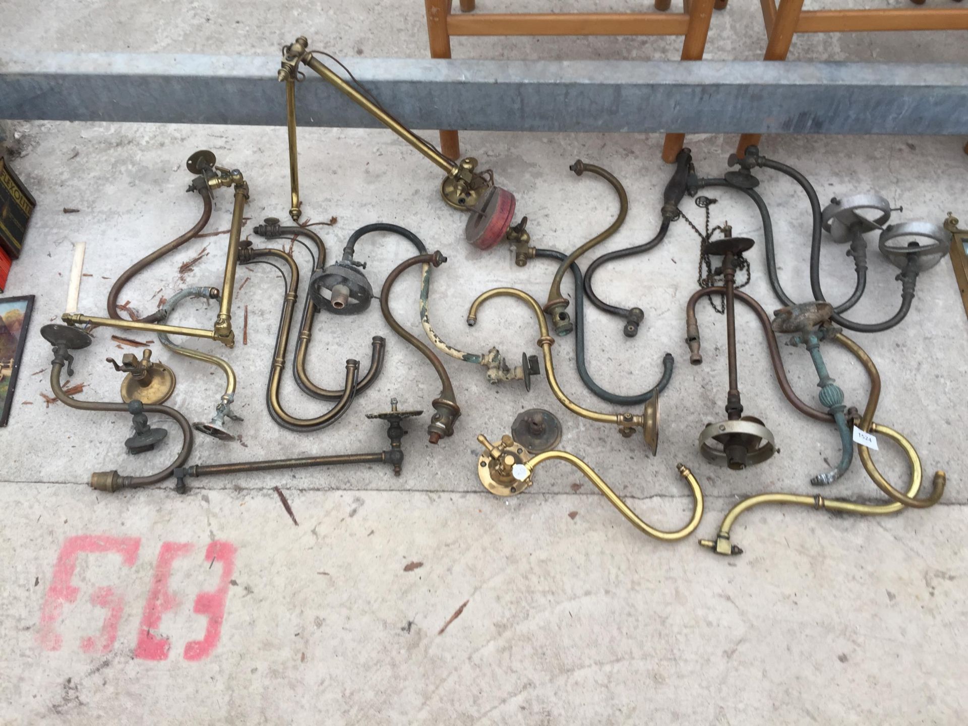 AN ASSORTMENT OF VINTAGE LIGHT FITTINGS