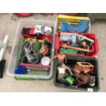 AN ASSORTMENT OF VINTAGE CHILDRENS TOYS TO INCLUDE ACTION MEN AND VEHICLES ETC