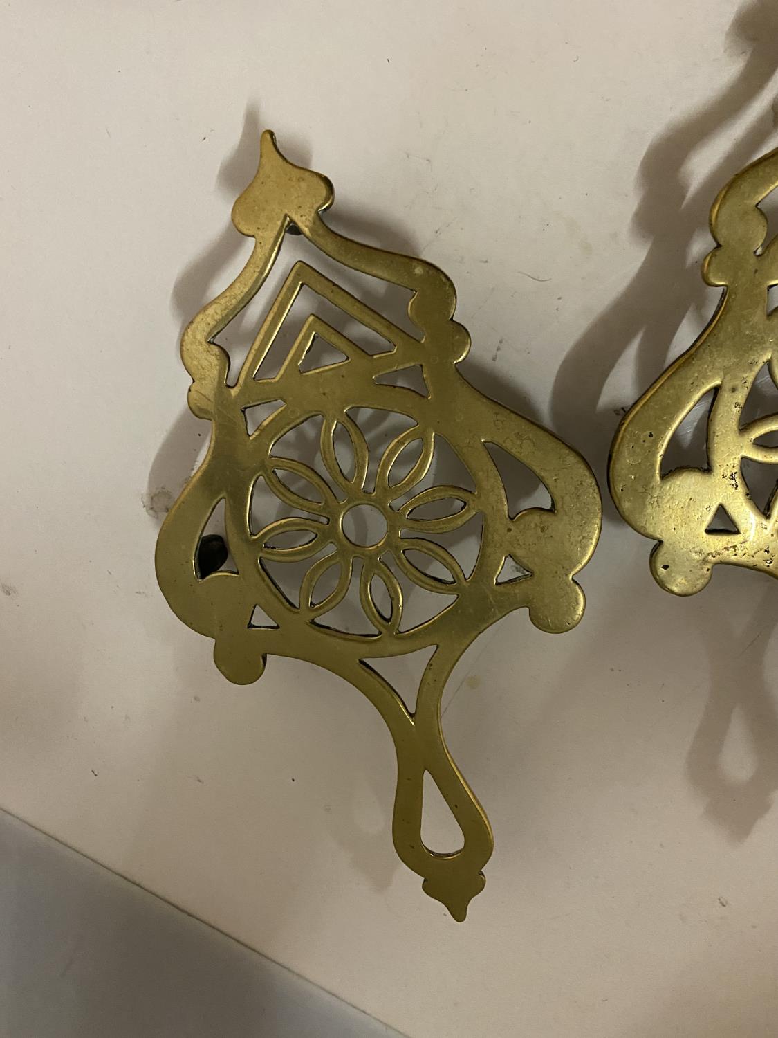 TWO BRASS TRIVETS LENGTH 25CM - Image 3 of 3
