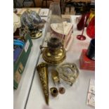 A QUANTITY OF BRASS ITEMS TO INCLUDE AN OIL LAMP, TRIVET, WALL POCKET, ETC