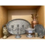 AN ASSORTMENT OF METAL WARE ITEMS TO INCLUDE A BRASS OWL, A COPPER VASE AND VARIOUS EPNS ETC
