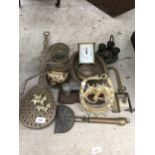 AN ASSORTMENT OF METAL WARE ITEMS TO INCLUDE A CHESTNUT ROASTER, A FIRE DOG AND A BRASS CLOCK ETC