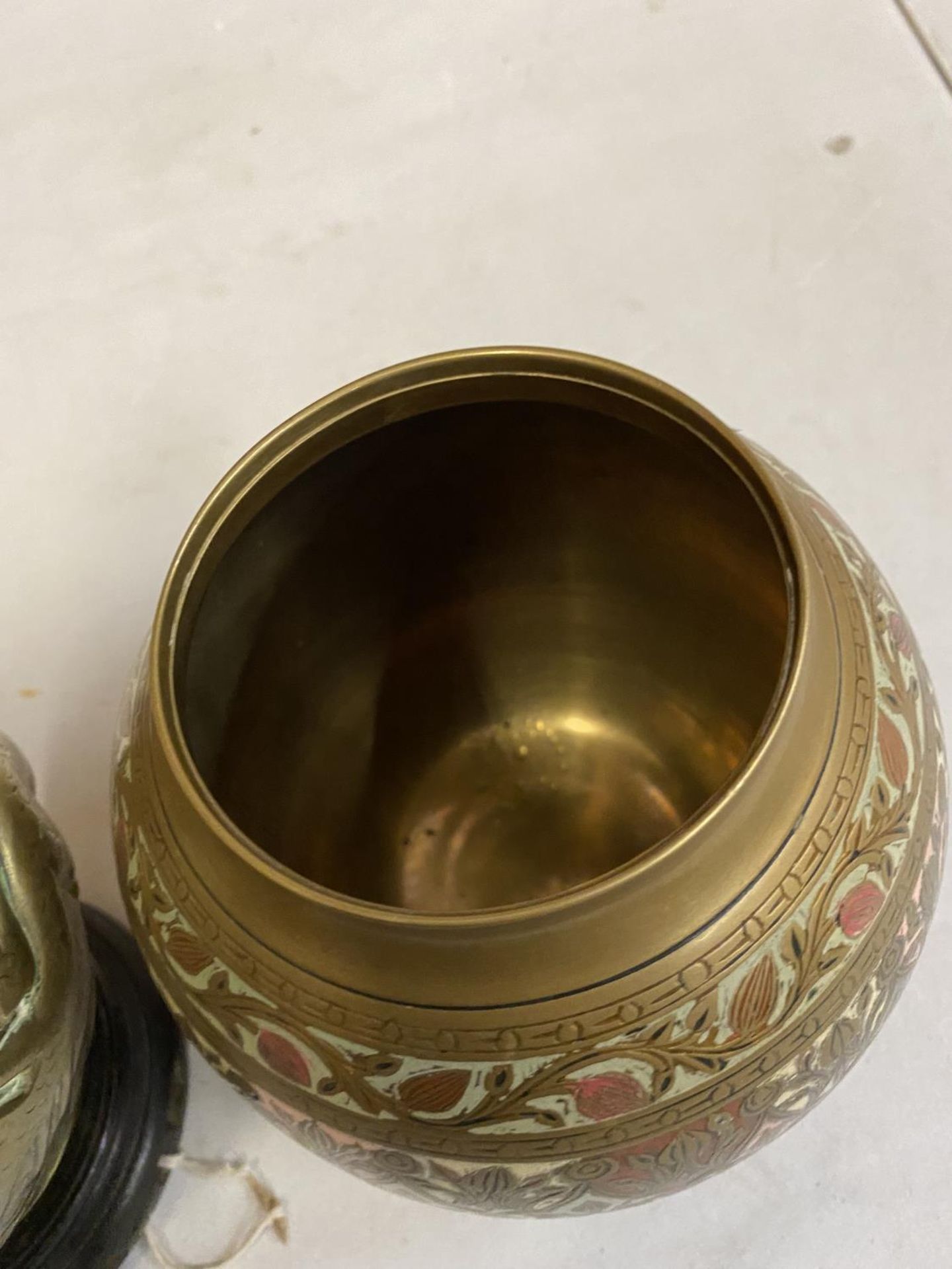 AN ORNASTE LIDDED JAR STAMPED WITH MADE IN BRITISH INDIA HEIGHT 18CM AND A BRASS JAR DECORATED - Image 4 of 7