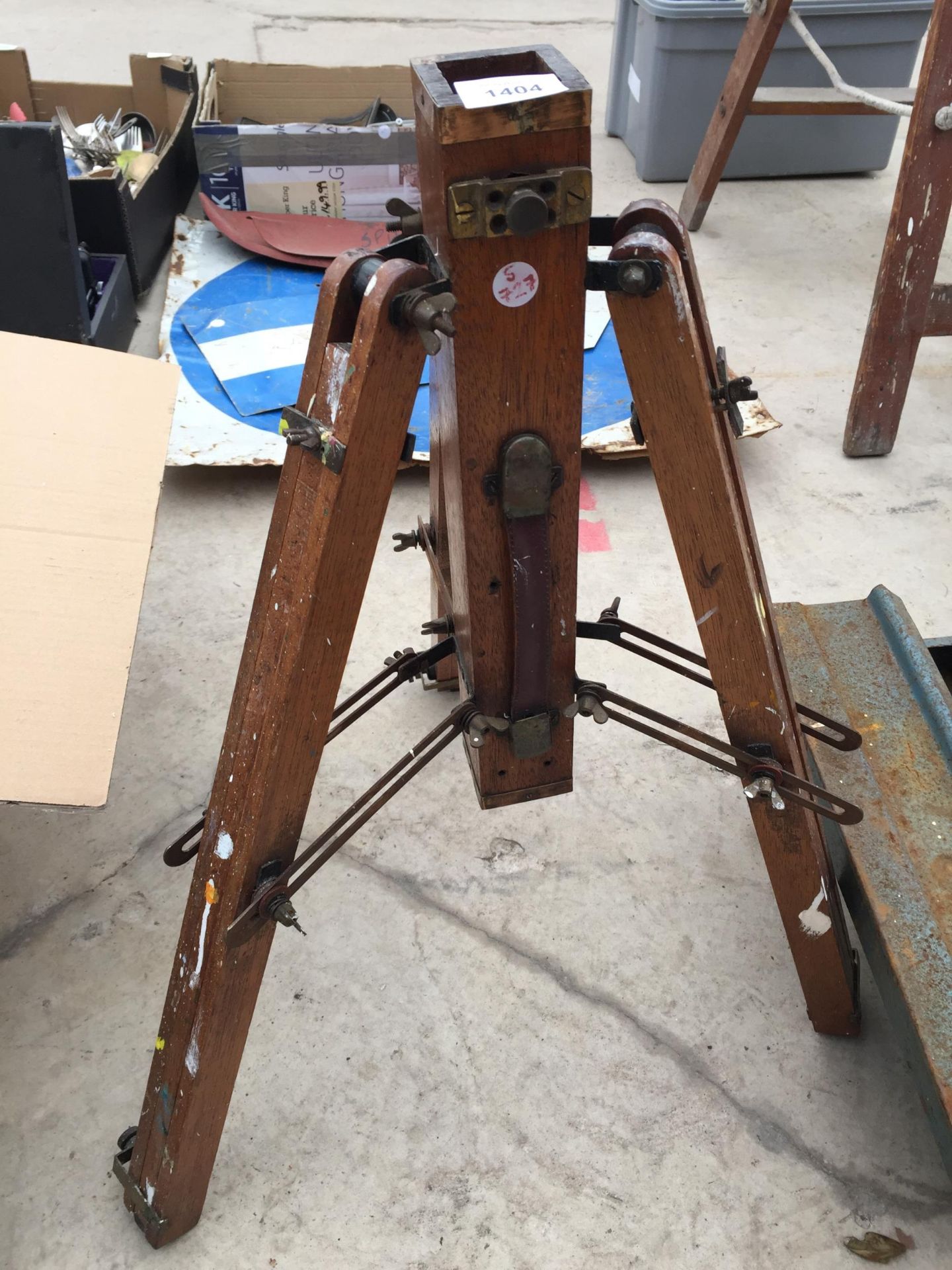 A VINTAGE WOODEN TRIPOD STAND