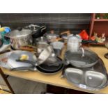 AN ASSORTMENT OF ITEMS TO INCLUDE STAINLESS STEEL PANS, A SIEVE AND FRYING PANS ETC