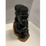 A CARVED EBONY AFRICAN SCULPTURE OF A MALE AND FEMALE FIGURE AND THREE CHILDREN. HEIGHT 30CM