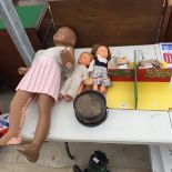 AN ASSORTMENT OF VINTAGE CHILDRENS TOYS TO INCLUDE A DOLLS ETC