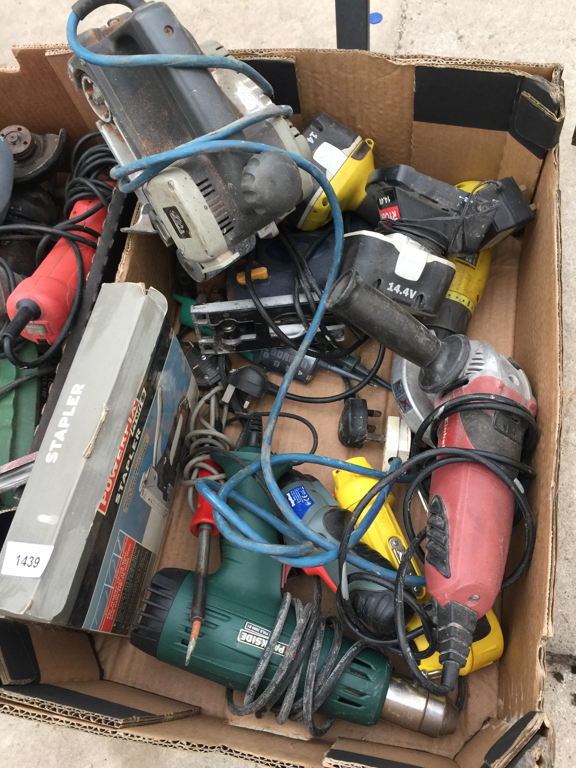 AN ASSORTMENT OF VARIOUS POWER TOOLS TO INCLUDE AN EINHILL GRINDER, ERBUAR SANDER, AND VARIOUS - Image 2 of 3