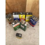 AN ASSORTMENT OF VINTAGE OIL CANS TO INCLUDE CASTROL, DUCKHAMS AND MOBIL ETC