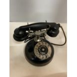 A VINTAGE ROUND BAKELITE PHONE WITH DIAL. GOOD CONDITION