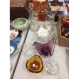 A QUANTITY OF GLASSWARE TO INCLUDE, ETCHED VASES, COLOURED MURANO STYLE BOWLS, ETC