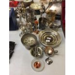A QUANTITY OF SILVER PLATED ITEMS TO INCLUDE, CANDLESTICKS, WINE HOLDER, BOWLS, SPOONS, ETC