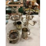 A QUANTITY OF SILVER PLATED ITEMS TO INCLUDE, THREE CANDELABRA'S, TANKARDS, JUG, ETC