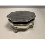 A SILVER PLATED BOX ON FEET WITH THE CONTENTS TO INCLUDE, BROOCHES, WATCHES, EARRINGS, ETC