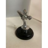 A REPLICA OF ROLLS ROYCE'S FLYING LADY PAPERWEIGHT, HEIGHT 15CM