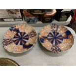 A PAIR OF ORIENTAL 'IMARI' STYLE WALL PLATES