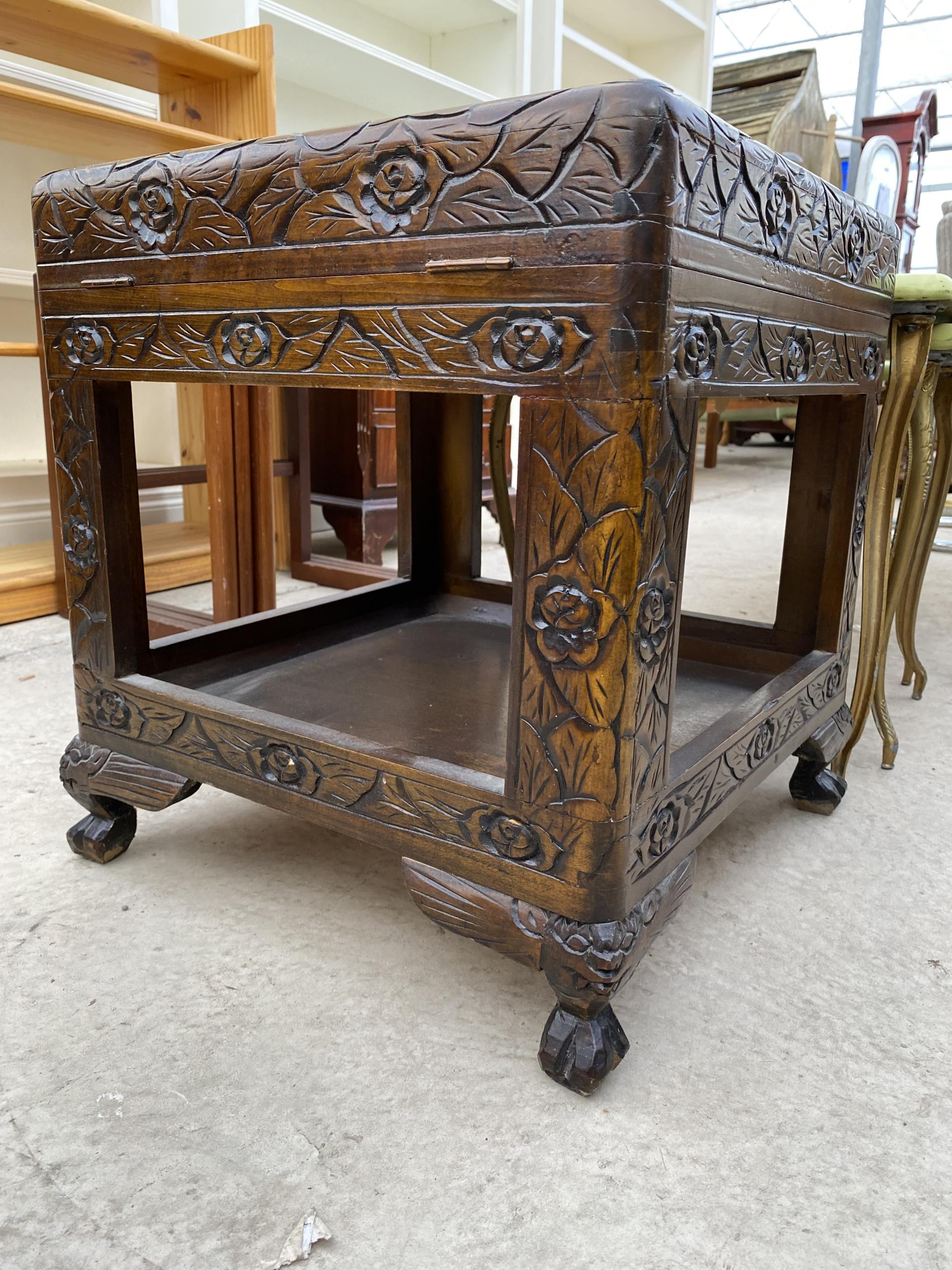 A HEAVILY CARVED ORIENTAL LAMP TABLE - Image 3 of 5