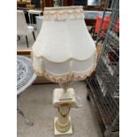 A CERAMIC TABLE LAMP ON PEDESTAL BASE WITH SHADE