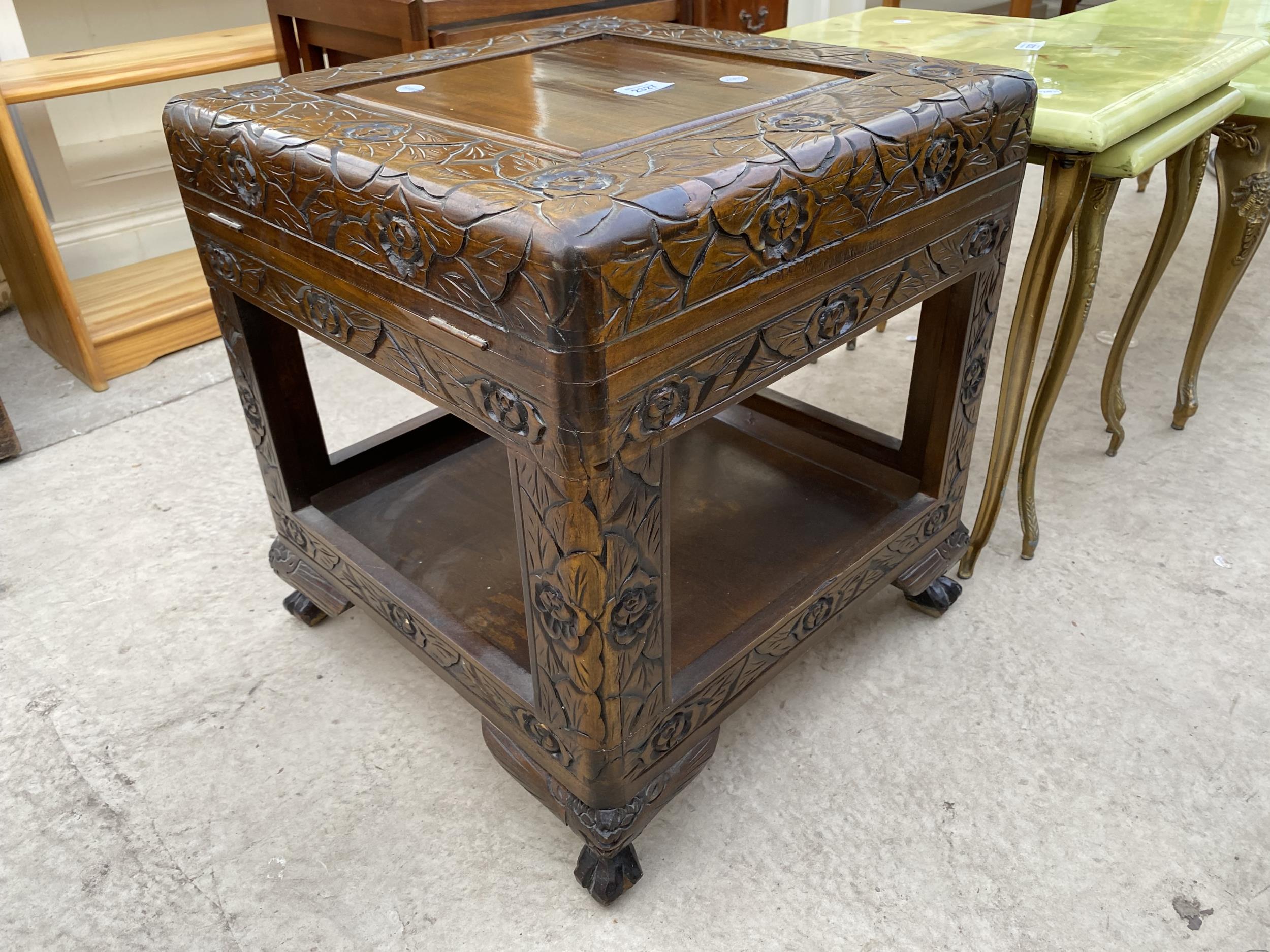 A HEAVILY CARVED ORIENTAL LAMP TABLE - Image 2 of 5