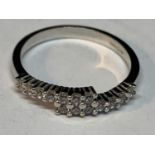 A 9 CARAT WHITE GOLD RING WITH FOURTEEN CLEAR STONES SIZE J