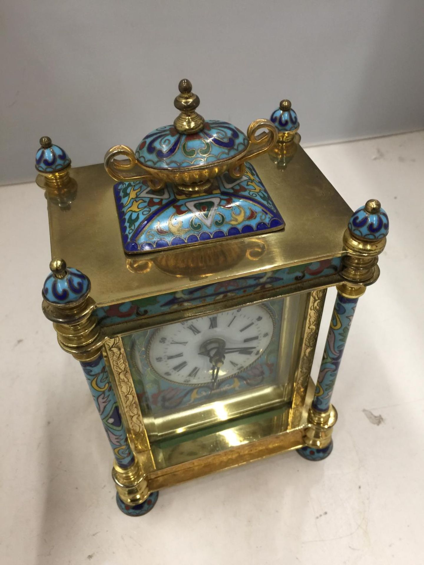 AN ORNATE CLOISONNE CARRIAGE CLOCK 22CM TALL