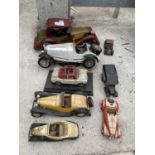 AN ASSORTMENT OF VINTAGE TIN PLATE CARS